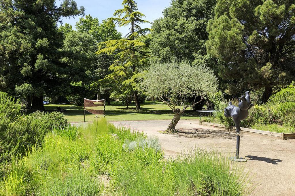 Les Gites Du Domaine De Rhodes Avignon Exteriör bild