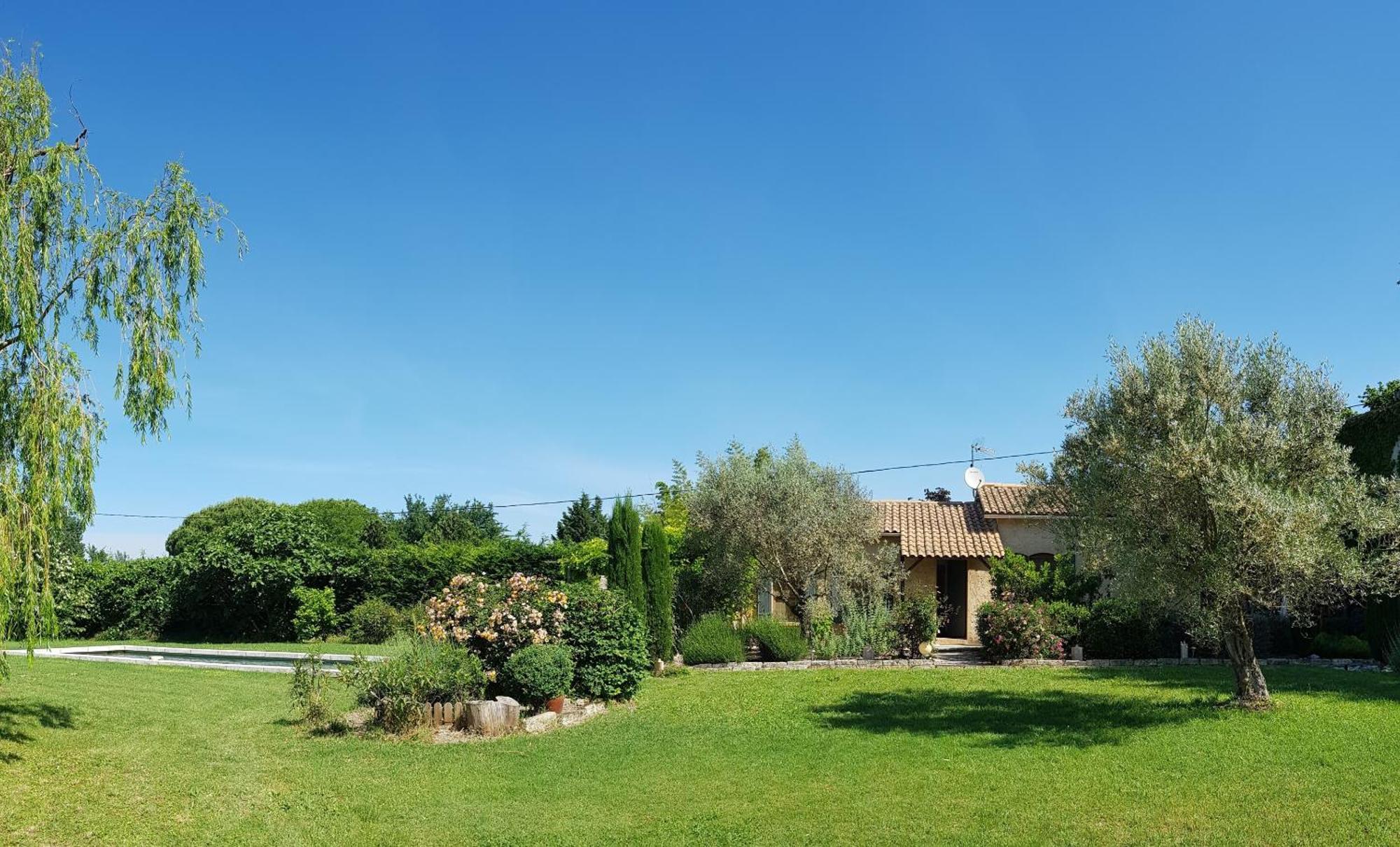 Les Gites Du Domaine De Rhodes Avignon Exteriör bild