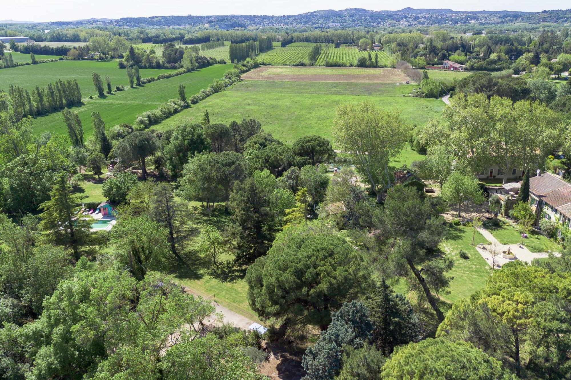 Les Gites Du Domaine De Rhodes Avignon Exteriör bild