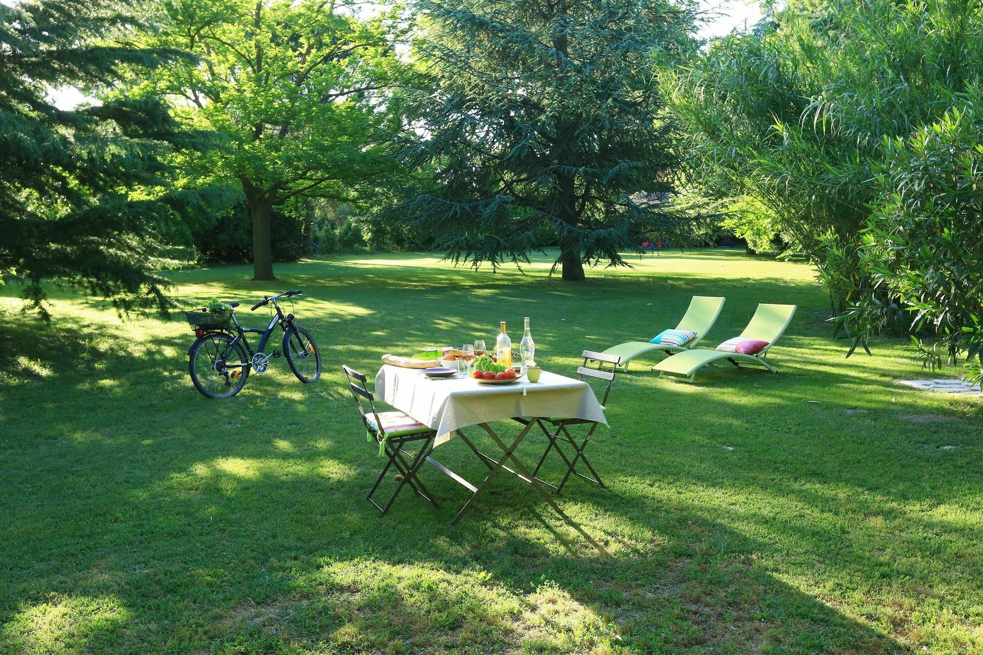 Les Gites Du Domaine De Rhodes Avignon Exteriör bild